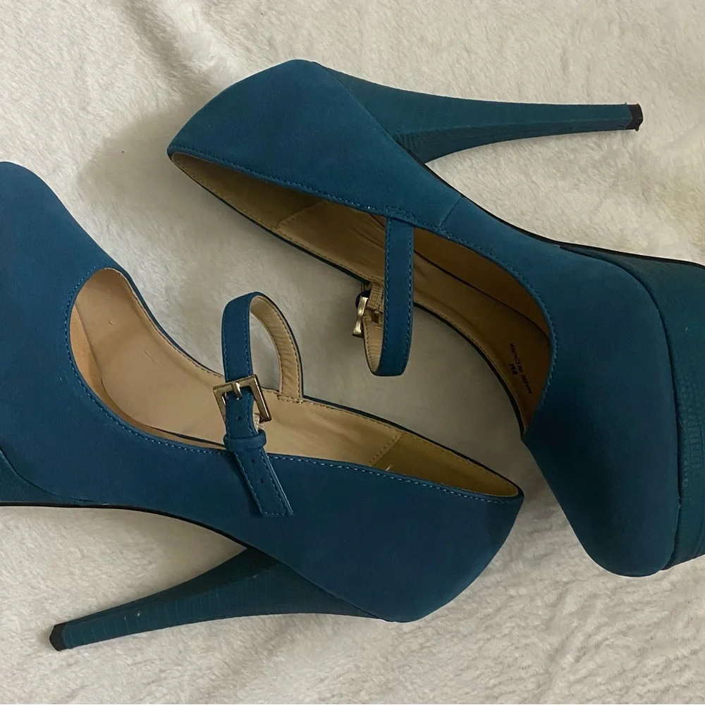 JustFab “Celestial” high heel. - Picture 2 of 3